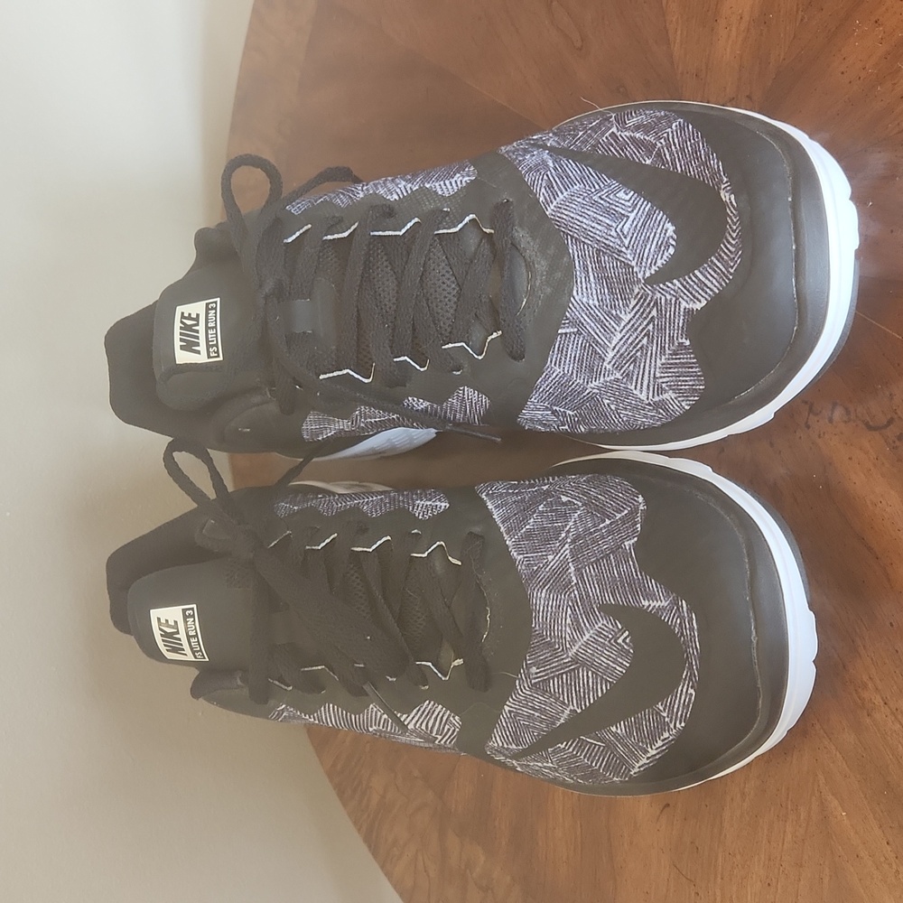 NIKE size 11